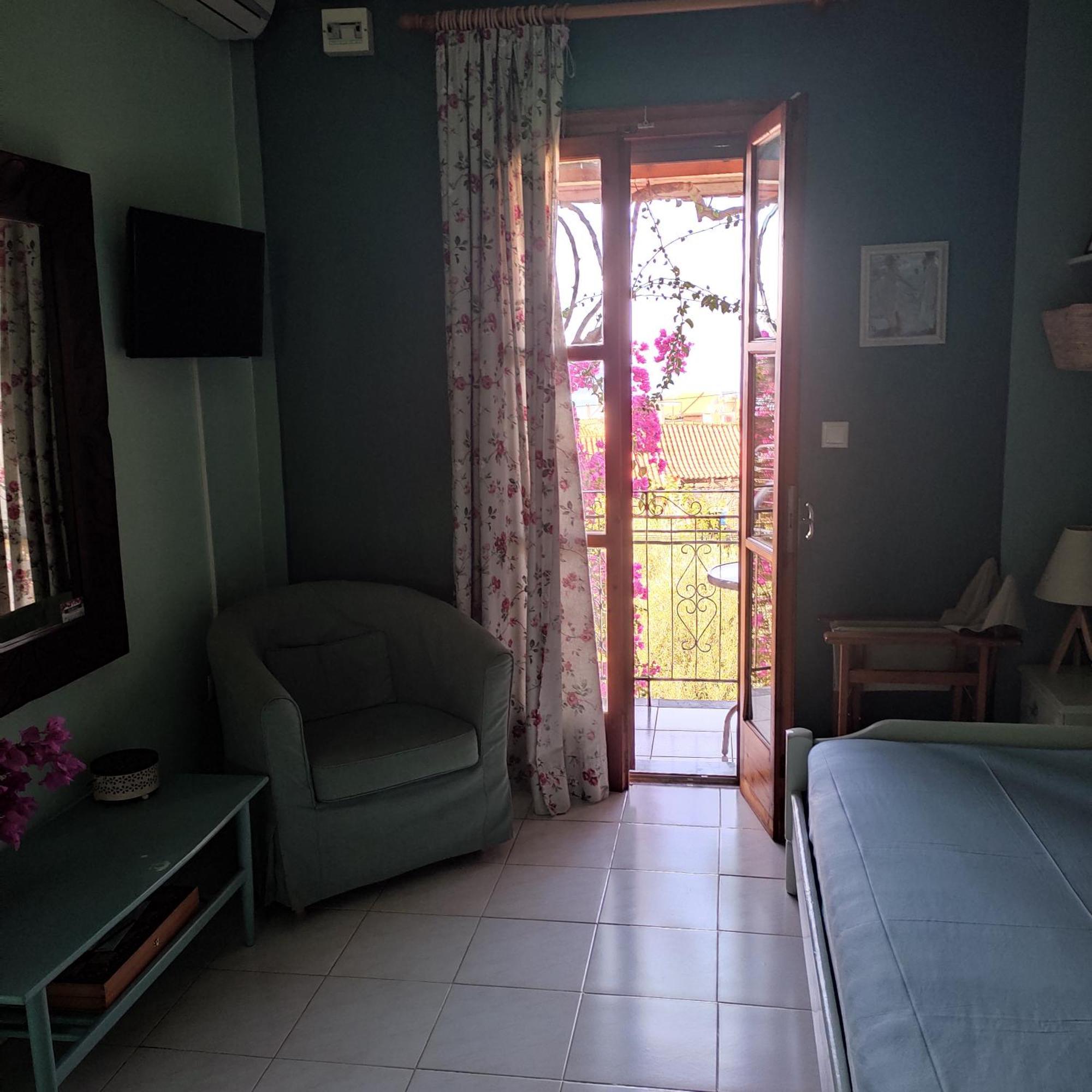 Iliolithos Rooms Kardhamili Ngoại thất bức ảnh